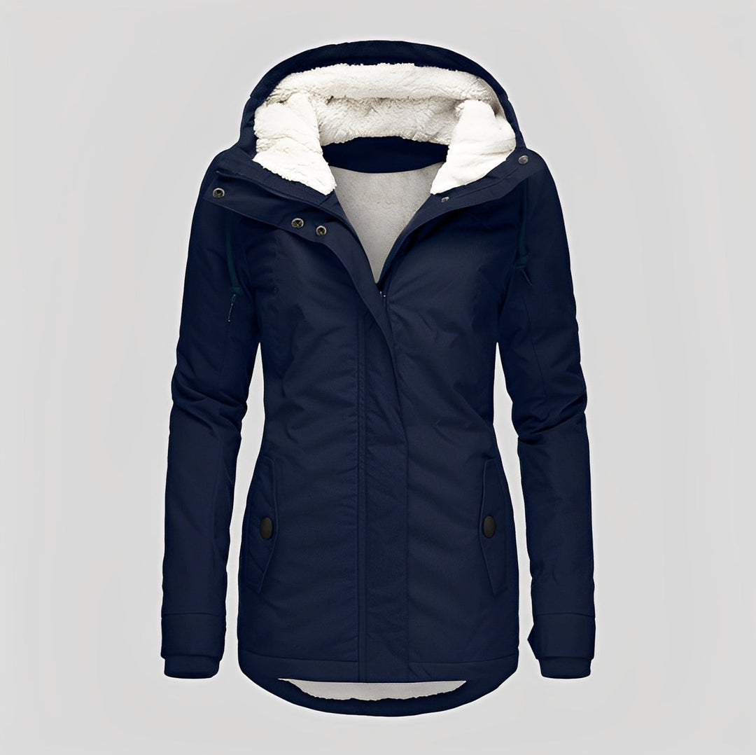 Casaco feminino impermeável e quente para inverno, com capuz, ideal para proteção e conforto em dias frios.