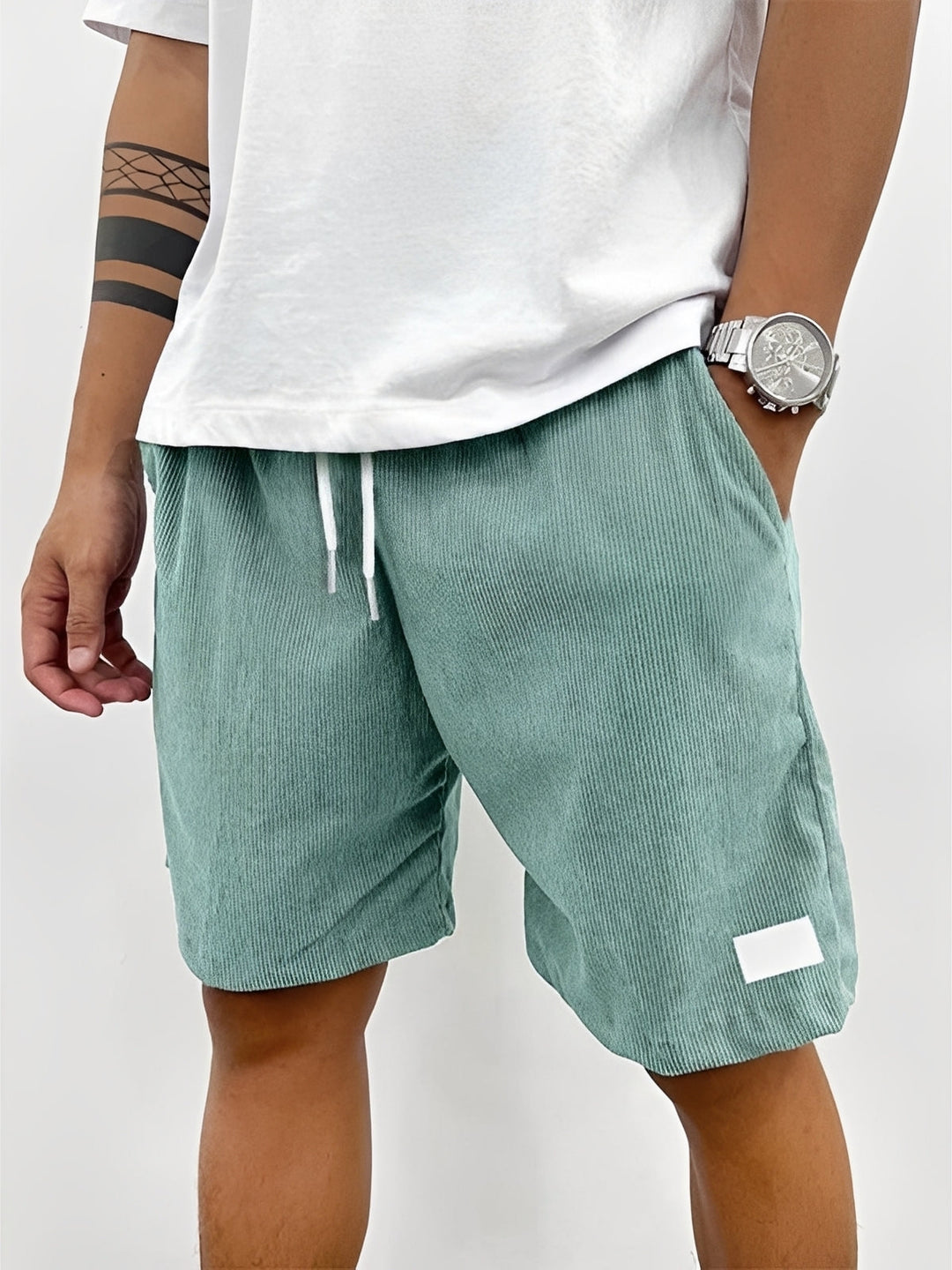 Shorts masculinos versáteis para o verão. Estilo casual para dia a dia, lazer e passeios na praia.