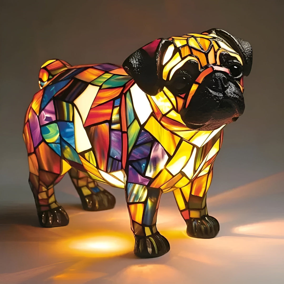 Luminária de mesa decorativa com design de pug, ideal para iluminar ambientes e decorar sua casa. Perfeito para amantes de pets.