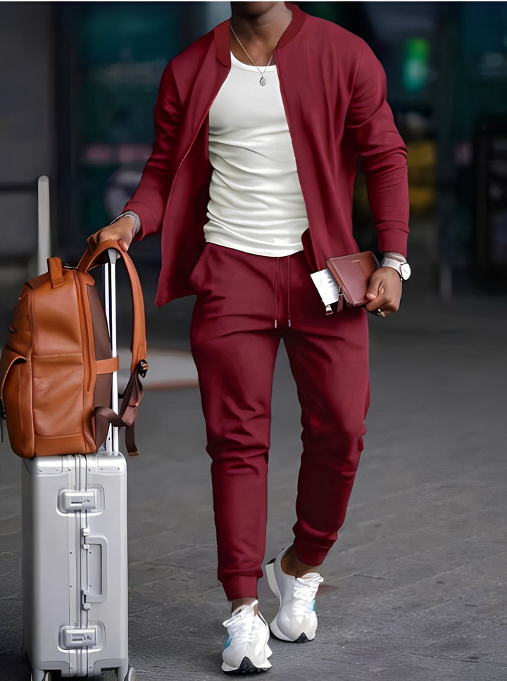 Conjunto de moletom masculino casual com blusa e calça, oferecendo estilo e conforto diário.