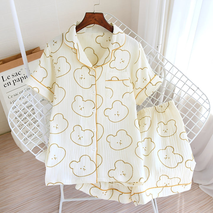 Conjunto de pijama feminino Mariah, solto e macio, ideal para conforto e relaxamento em casa no verão.