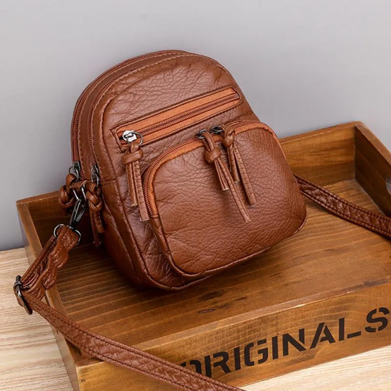 Bolsa de ombro feminina castanha em pele macia, ideal para um estilo casual e sofisticado.