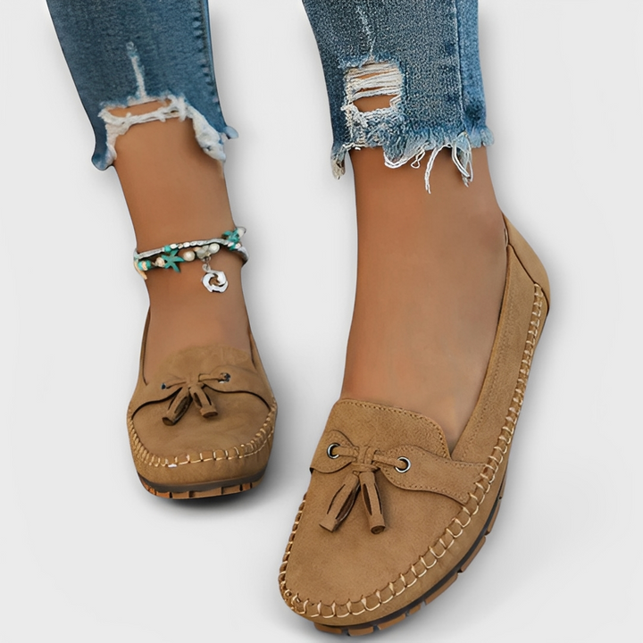 Sapatilhas femininas Lise para conforto diário e estilo versátil. Calçado casual elegante para o dia a dia.