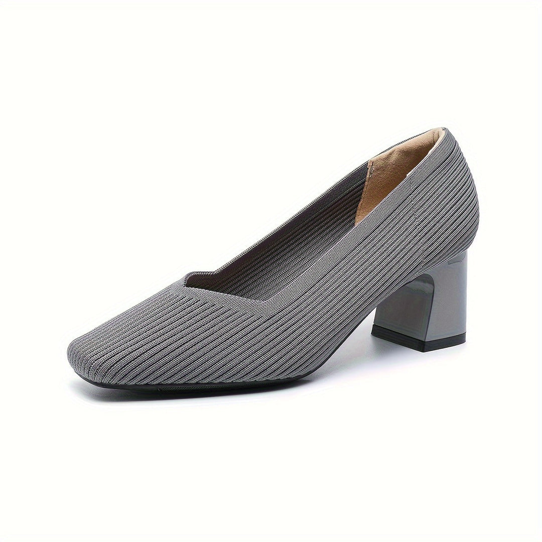 Scarpin feminino com salto bloco, moda para quem busca conforto e estabilidade em calçados.