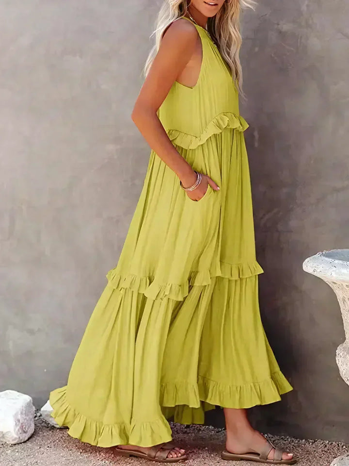 Vestido longo feminino com babados, alças finas. Estilo moda verão para festas e dia a dia.