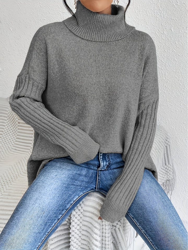Camisa polo feminina oversized azul royal. Destaque para conforto e modernidade.