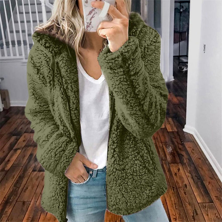Agasalho feminino com capuz para inverno. Jaqueta aconchegante que oferece conforto e estilo no frio.