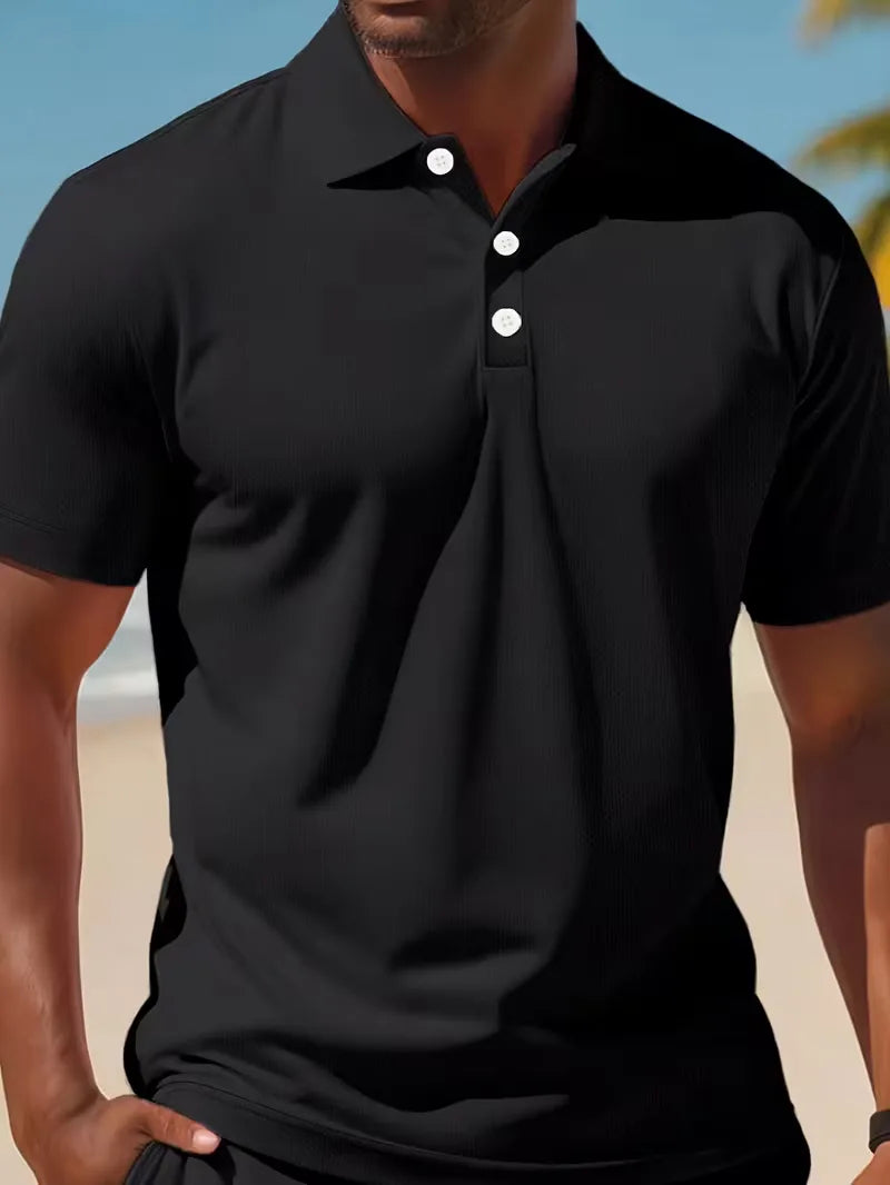 Conjunto de verão masculino com polo de manga curta e shorts confortáveis.