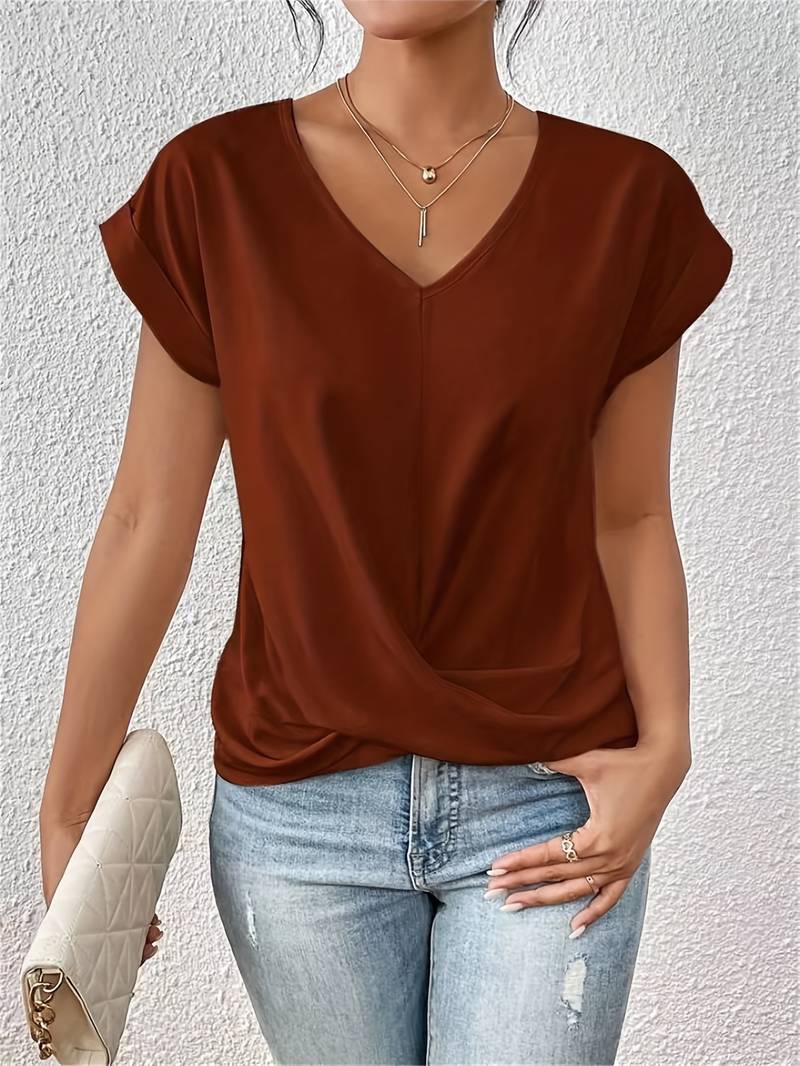Blusa feminina com decote V e detalhe torcido, ideal para um look de verão fashionável e elegante. Roupa feminina.