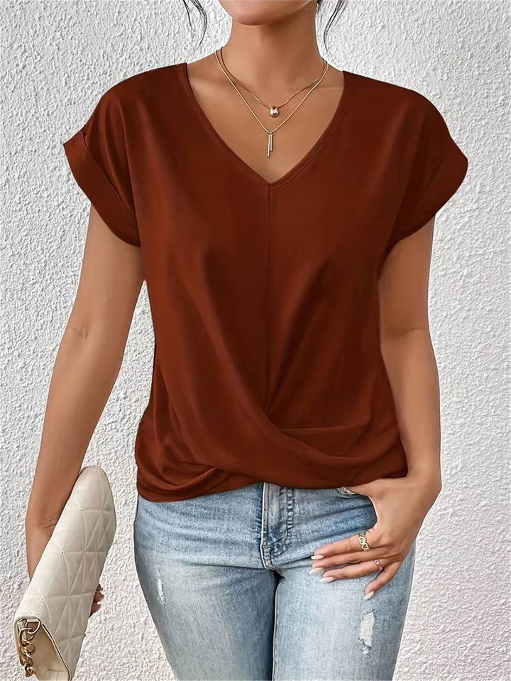 Blusa feminina com decote V e detalhe torcido, ideal para um look de verão fashionável e elegante. Roupa feminina.