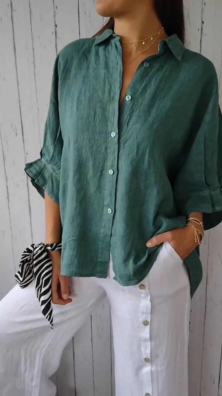 Roupa feminina que une elegância descontraída e conforto. Blusa com nó, perfeita para moda casual.