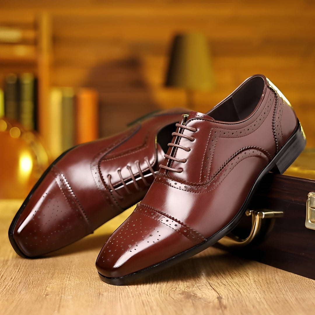 Moda masculina: sapatos elegantes de bico fino, perfeitos para looks formais ou semi-formais com toque retrô.