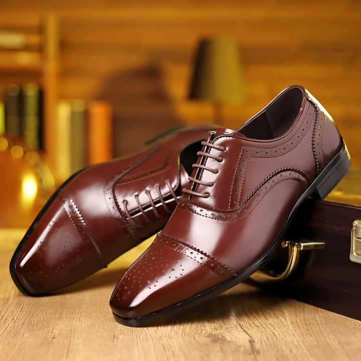 Moda masculina: sapatos elegantes de bico fino, perfeitos para looks formais ou semi-formais com toque retrô.