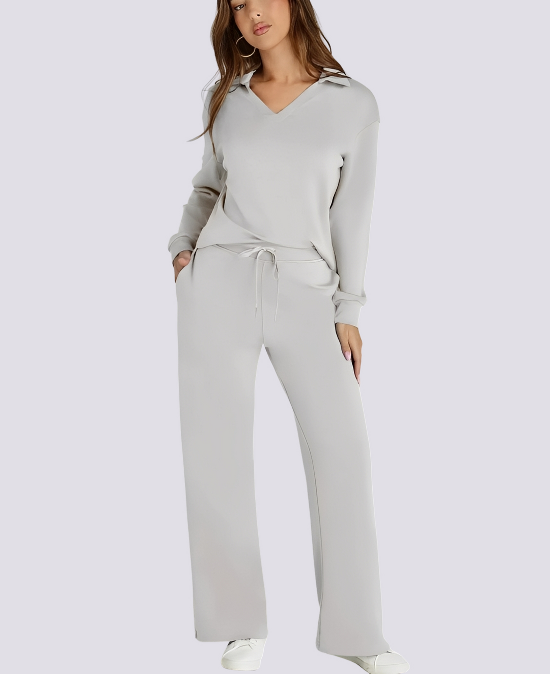 Conjunto feminino de verão/primavera com decote V. Cós elástico oferece conforto para um look casual e relaxado.