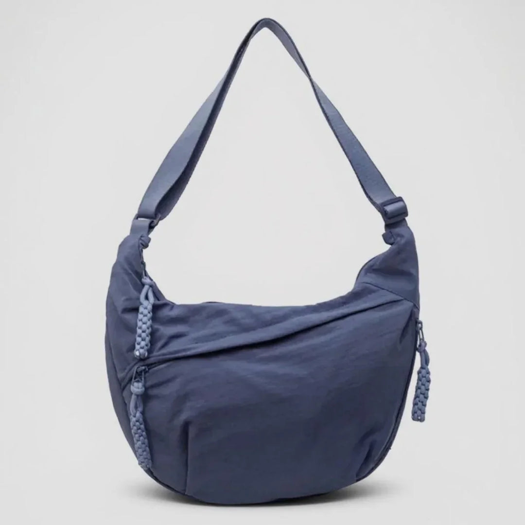 Bolsa de ombro Aria em nylon durável, com alça ajustável para máximo conforto e estilo.