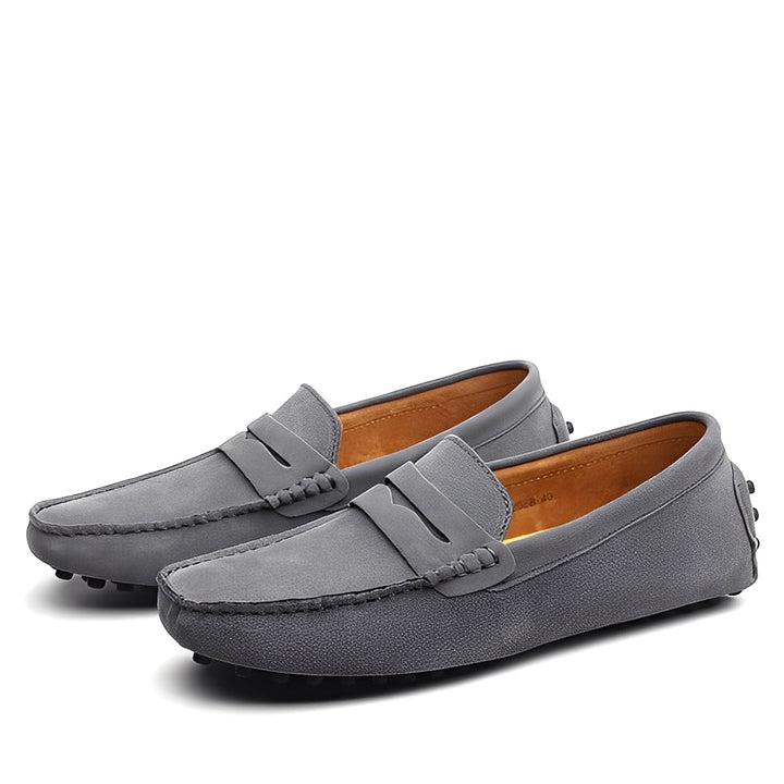 Mocassins masculinos confortáveis, ideais para o dia a dia, combinando estilo versátil com bem-estar duradouro.