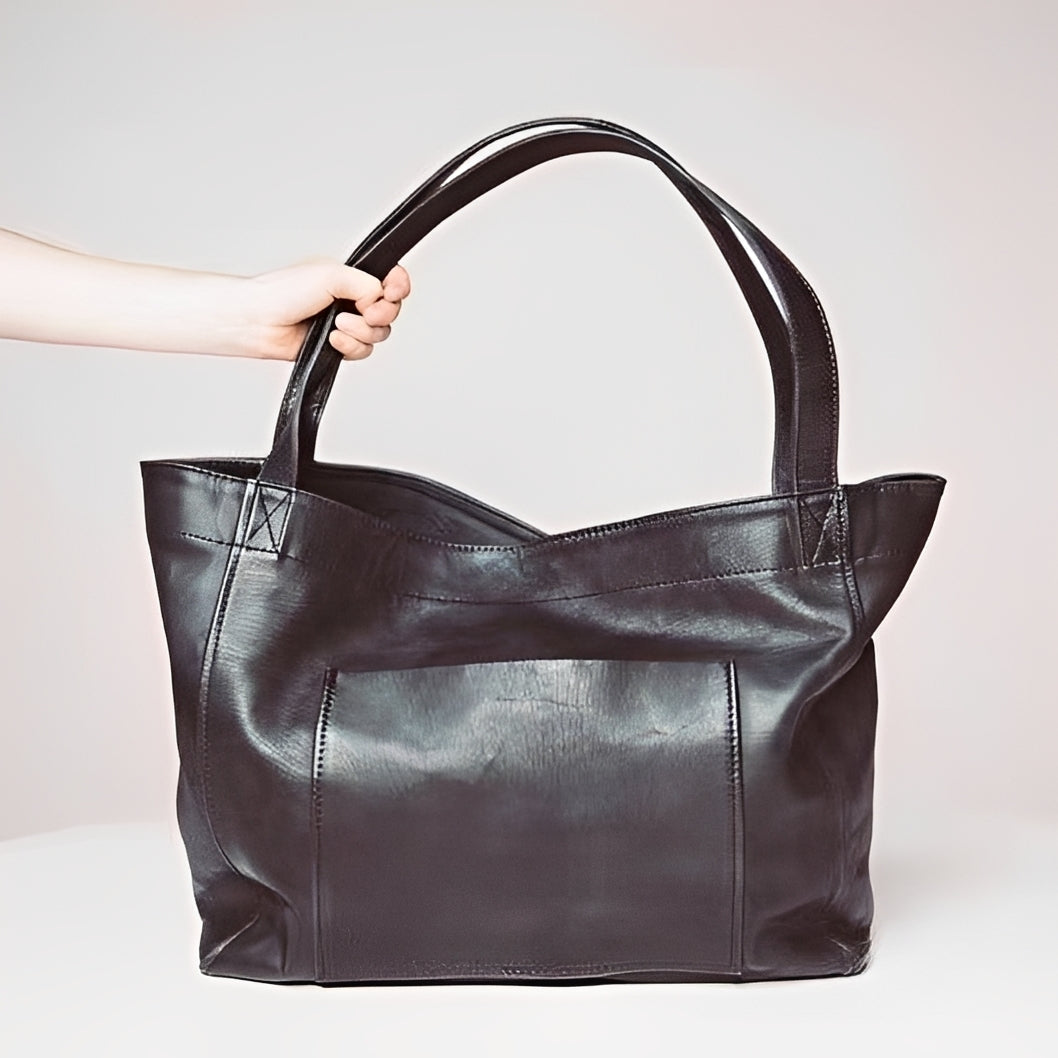 Bolsa de ombro feminina grande, modelo clássico Davina, ideal para looks elegantes e uso diário.