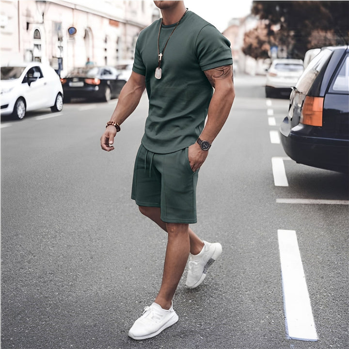 Moda verão: Conjunto masculino Stevie. Estilo casual e conforto relaxado para o dia a dia. Traje duas peças.
