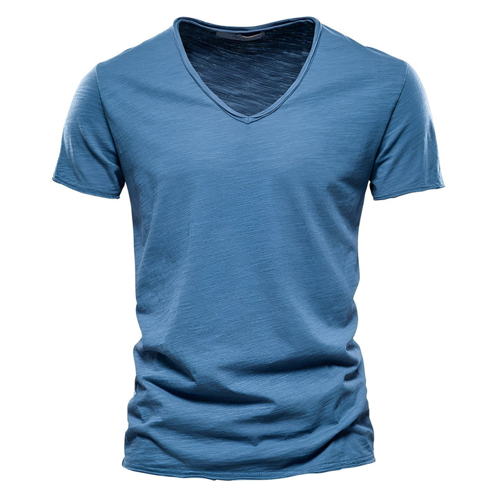 Camiseta feminina casual de verão com decote em V, perfeita para combinar com looks diários e descontraídos.