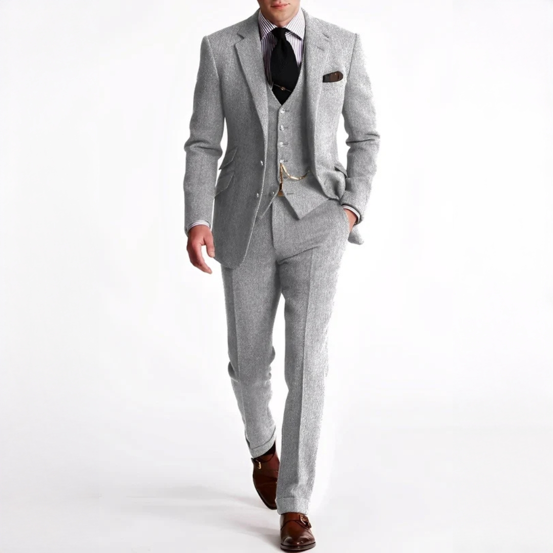 Terno masculino de três peças elegante para casamento e eventos sociais. Inclui paletó, colete e calça.