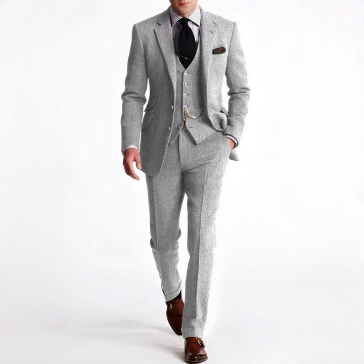 Terno masculino de três peças elegante para casamento e eventos sociais. Inclui paletó, colete e calça.