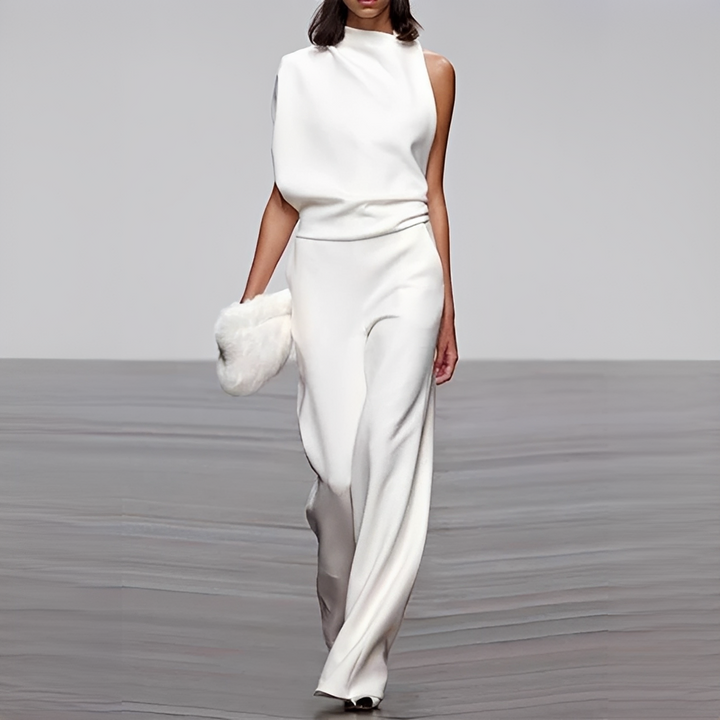 Macacão feminino elegante com decote redondo e pernas largas, ideal para um visual chique e confortável.