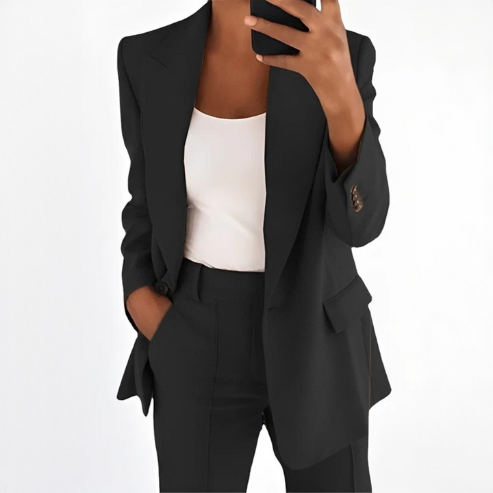 Conjunto elegante de blazer e calça feminino. Terno social perfeito para qualquer ocasião de inverno.