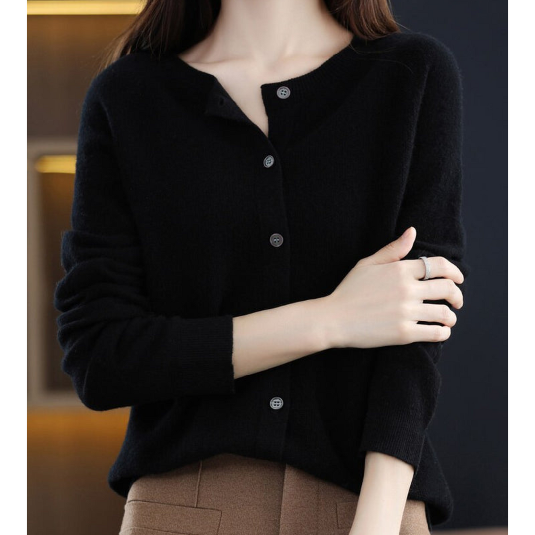 Roupa feminina: suéter de malha gola redonda. Peça elegante e confortável com manga comprida para o frio.