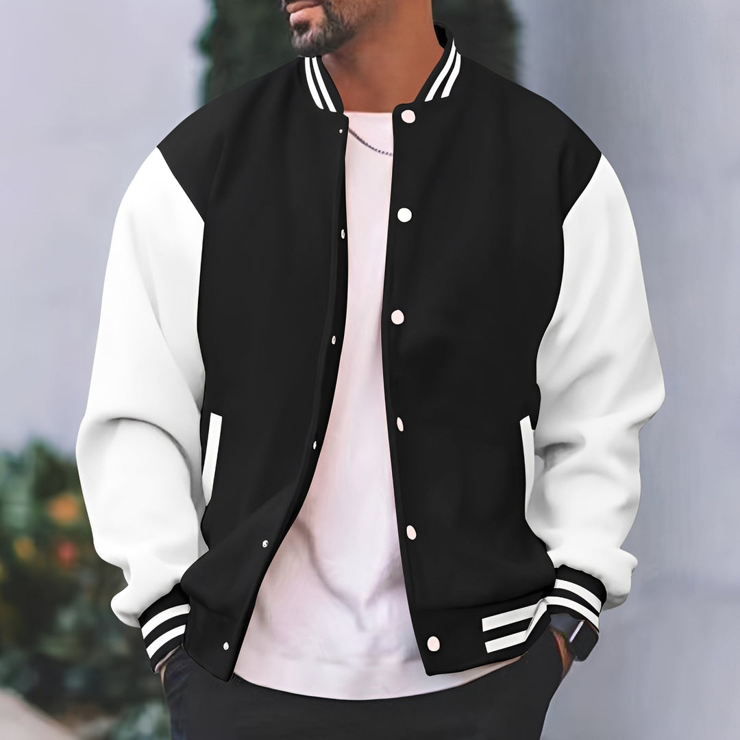 Jaqueta bomber masculina estilosa e folgada, refletindo as tendências de moda homem para um visual urbano e casual.