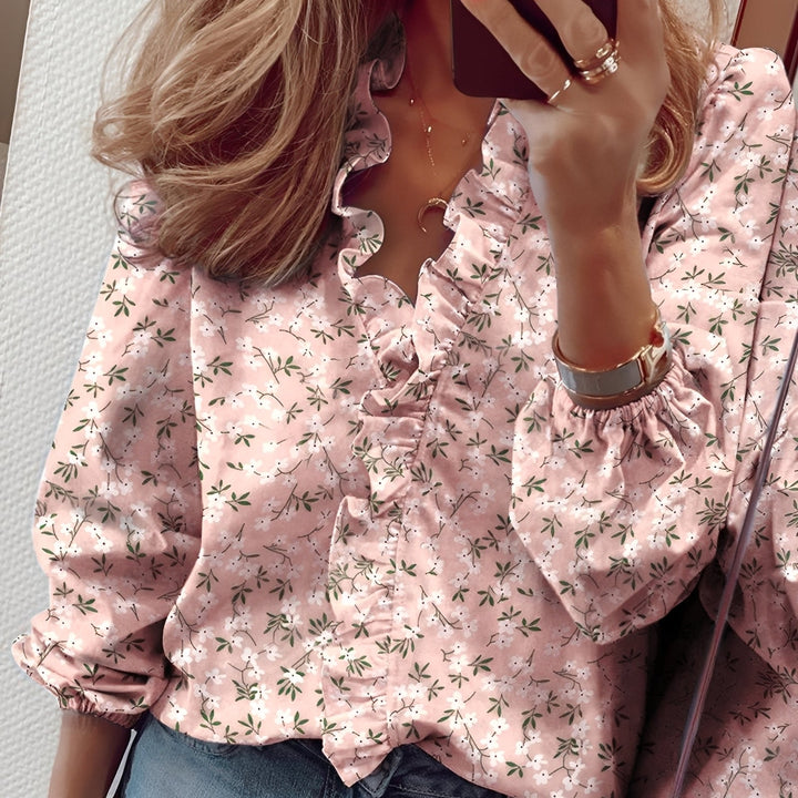 Roupa feminina versátil: blusa com decote V e babados, perfeita para conforto e estilo no dia a dia.