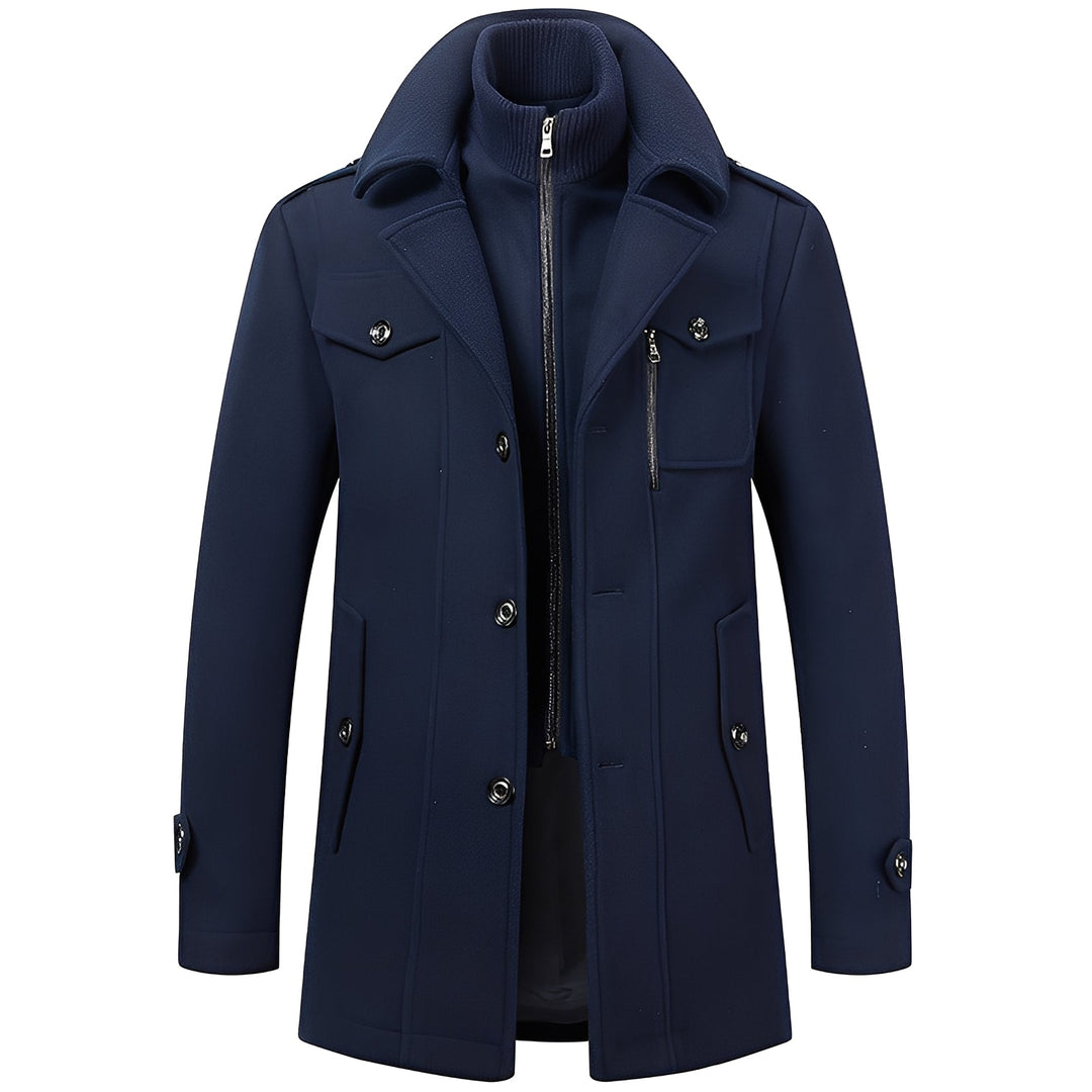 Vista traseira do casaco masculino elegante de inverno, sobretudo com caimento perfeito. Roupa masculina para frio.
