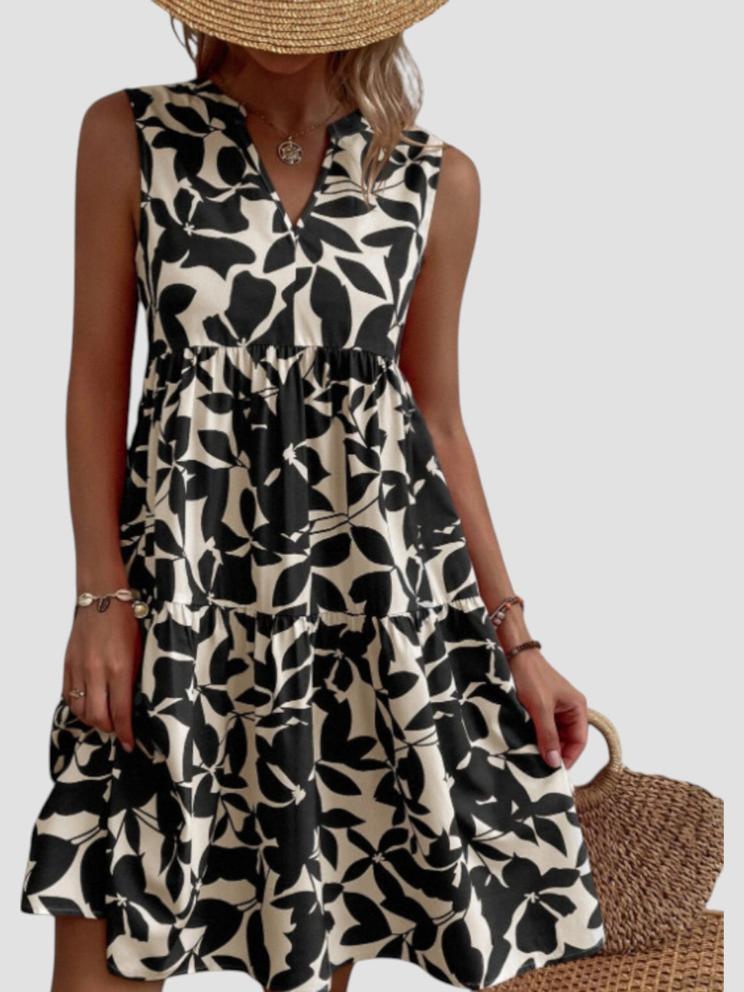 Moda feminina: Vestido midi de verão estampado com folhas. Confortável, leve e ideal para o calor.