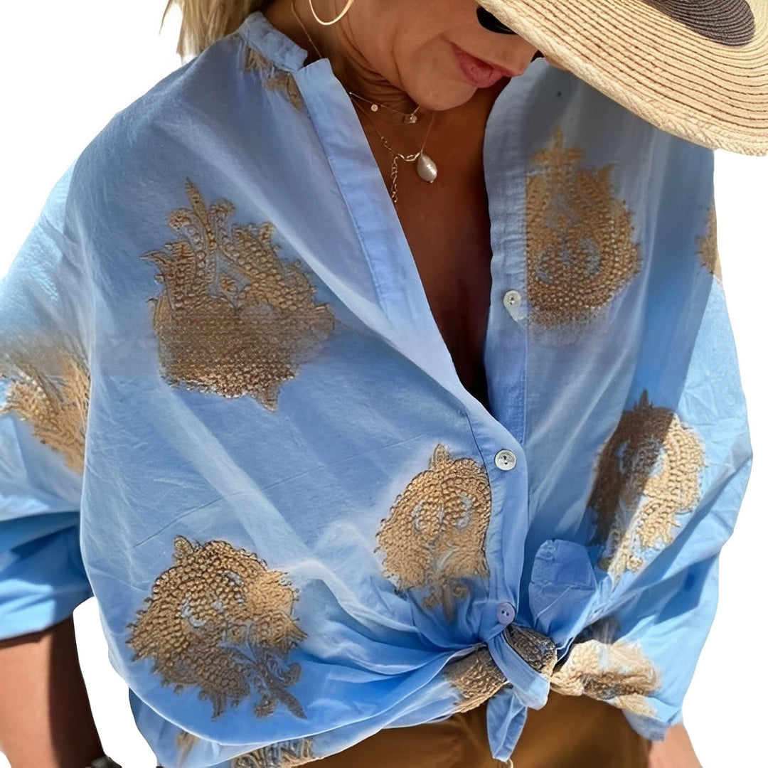 Blusa feminina colorida e confortável, perfeita para um look casual de verão, com design moderno e versátil.