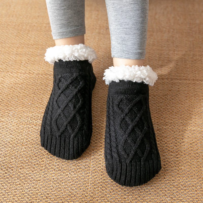 Meias aconchegantes femininas de inverno com sola antiderrapante. Conforto e aquecimento duradouro para os pés frios.