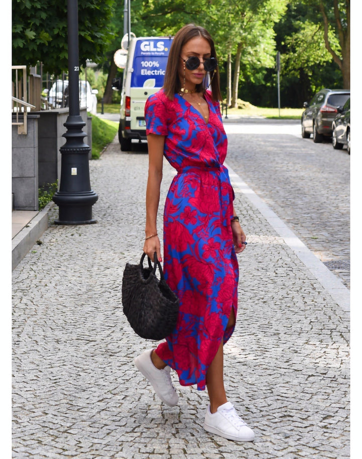 Vestido feminino leve com estampa floral, fresco para a primavera e o verão.
