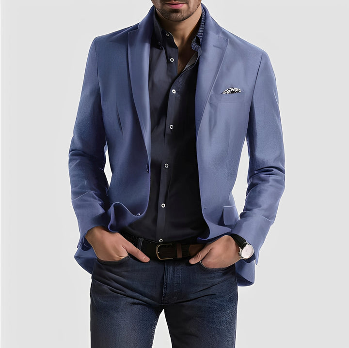 Blazer masculino com botões, estilo versátil para looks formais e casuais. Peça clássica de moda masculina.