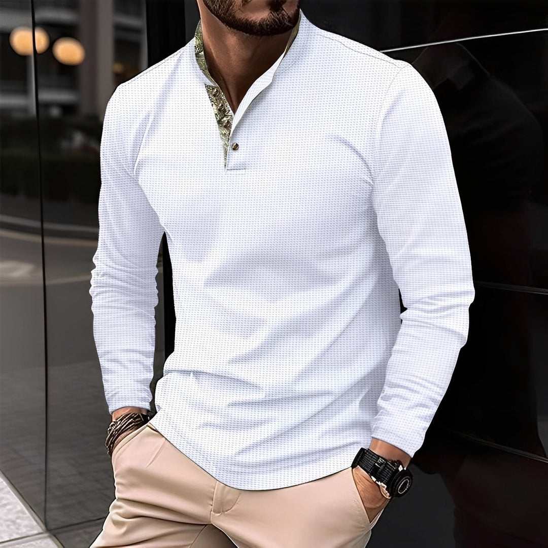 Camisa polo masculina casual de manga longa com textura waffle, proporcionando conforto e estilo.