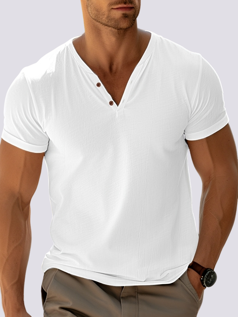Camiseta masculina retrô plus size com decote em V. Conforto e estilo atemporal para moda masculina casual.