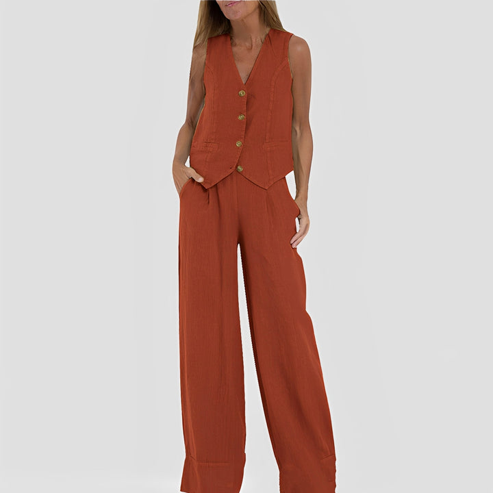 Conjunto de duas peças sem mangas e calça larga. Roupa feminina perfeita para o verão e dia a dia casual.