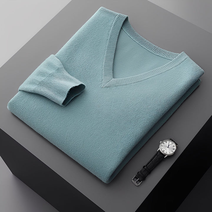 Pulôver masculino Myron com decote V, um básico versátil para looks casuais e sociais.