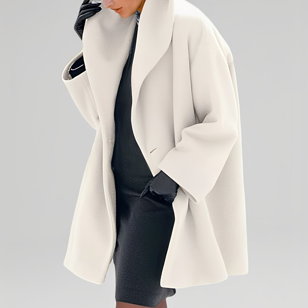 Costas da jaqueta feminina de inverno. Design elegante e confortável, ideal para o frio e moda outono.