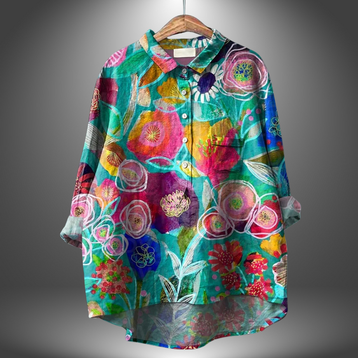 Camisa feminina floral artesanal para um estilo único. Cores vibrantes, ideal para moda casual de verão.