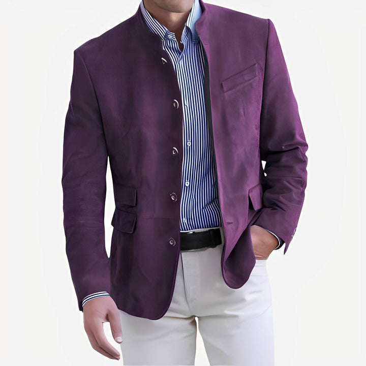 Jaqueta masculina clássica, casual e elegante, com botões. Peça versátil para outono/inverno.