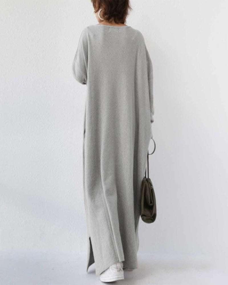 Modelo vestindo vestido longo feminino casual chic, mangas compridas, look de inverno elegante e moderno.