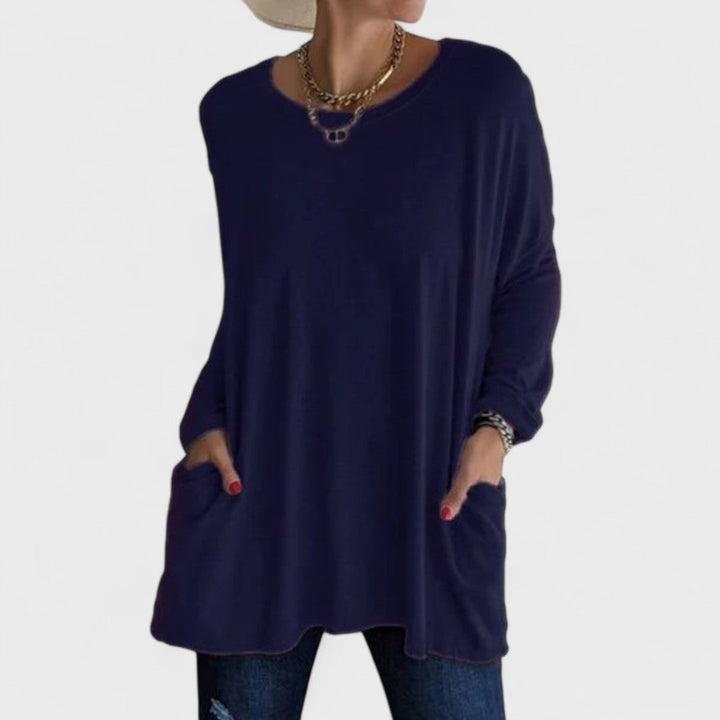 Blusa feminina Moira de manga longa, moderna e versátil, para um estilo casual e relaxado.