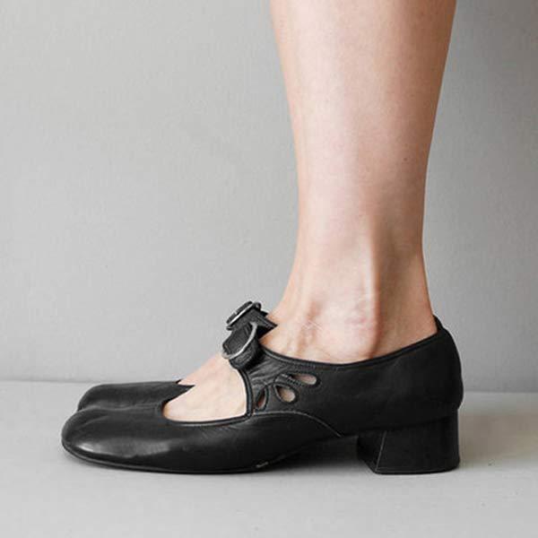 Sandálias femininas com fivela ajustável, garantindo conforto e estilo casual para o verão.