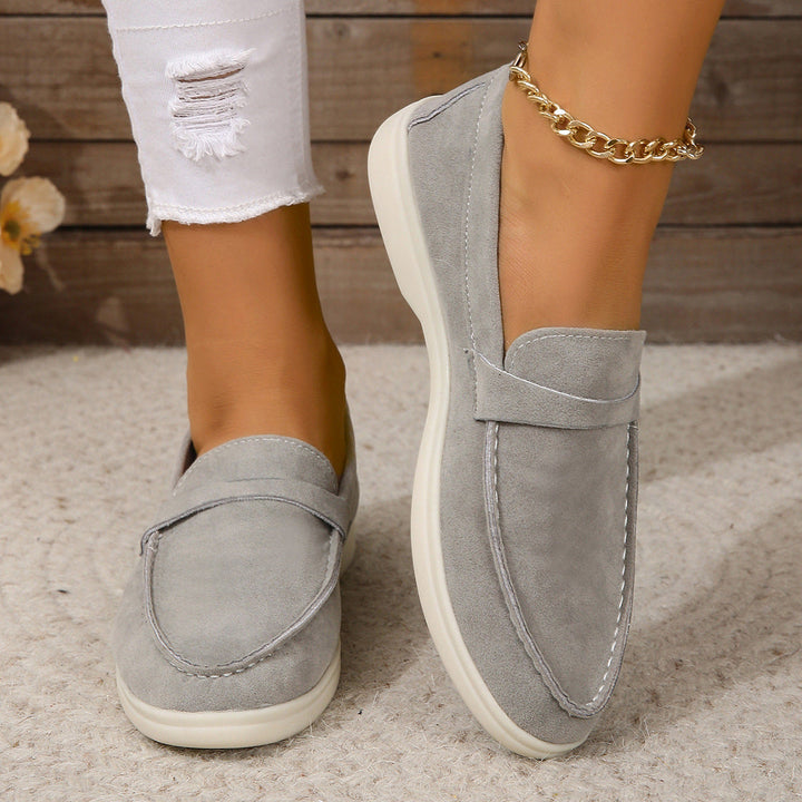 Sapatos mocassim femininos de calce fácil, planos e confortáveis para o verão, ideais para uso diário.