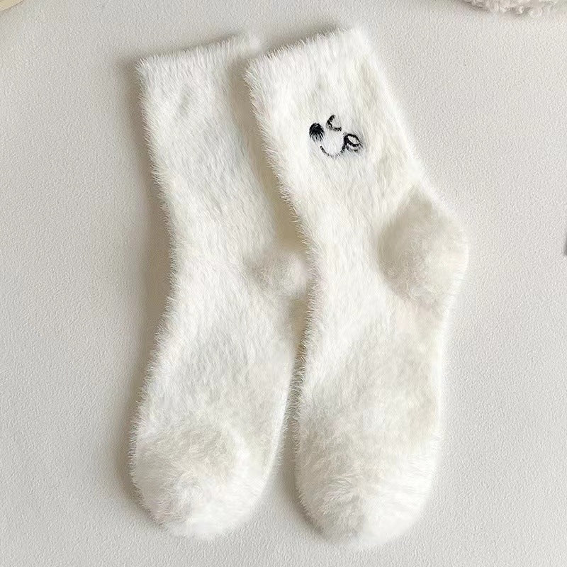 Meias femininas fofas e aconchegantes para o inverno. Proporcionam conforto e relaxamento, perfeitas para dias frios.