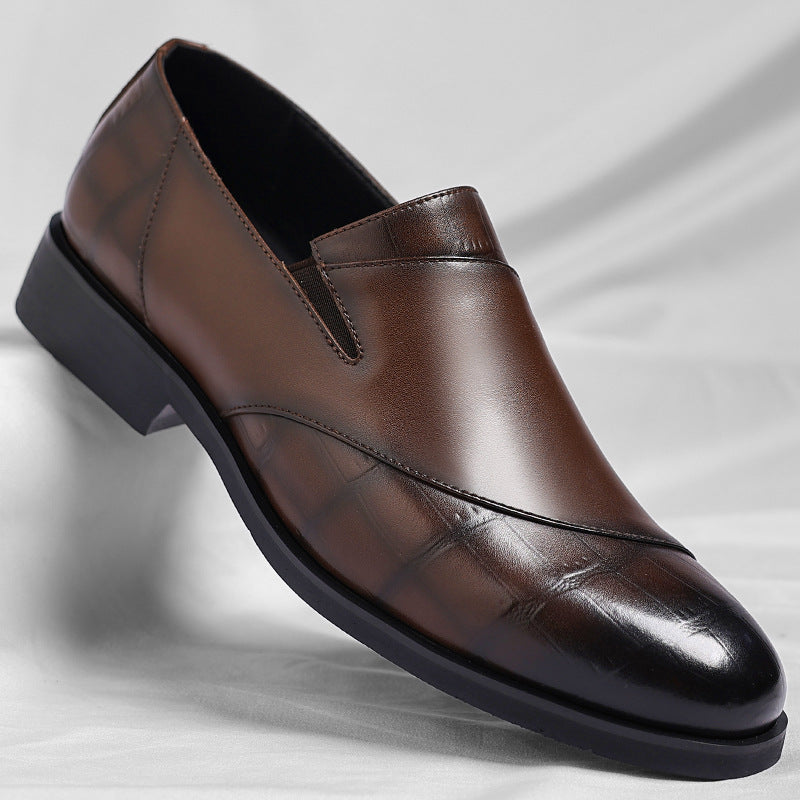 Sapatos masculinos casuais elegantes, com design clássico e sola confortável para uso diário. Estilo executivo.