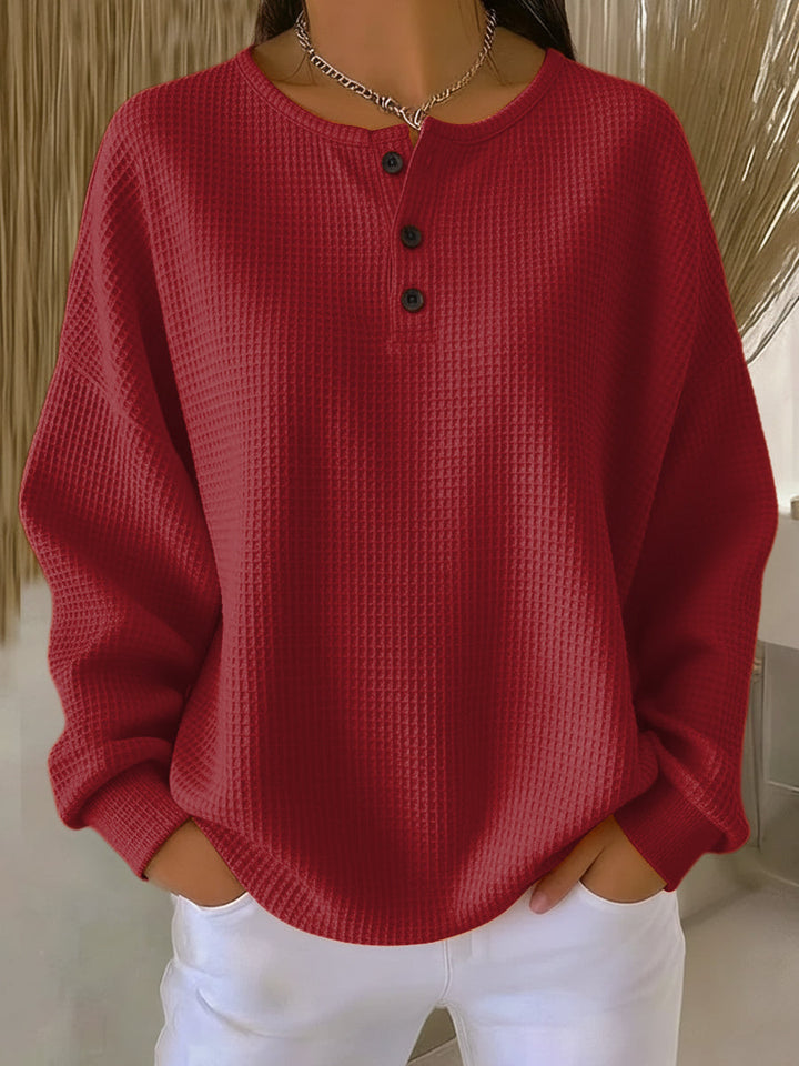 Camisola feminina branca de gola, ideal para outono e inverno. Aconchegante, confortável e com estilo casual para o dia a dia.